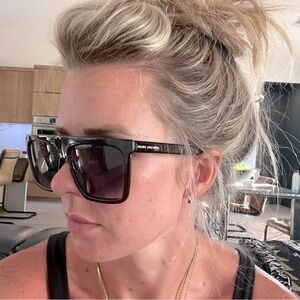 Marc Jacob’s black sunglasses and case perfect condition